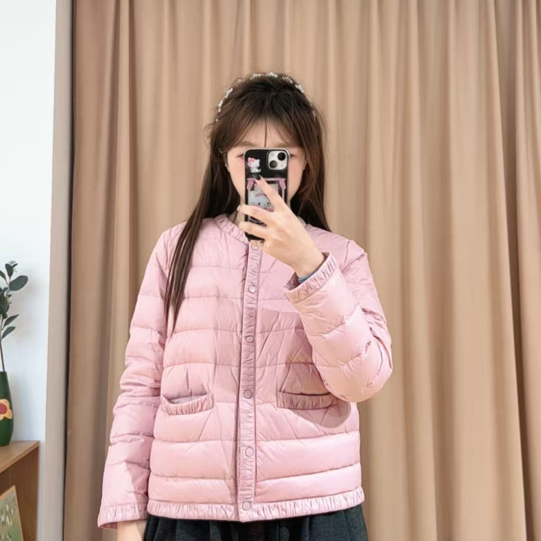 13629余小鱼【经典内胆】六色单排扣圆领冬季轻薄羽绒服女装