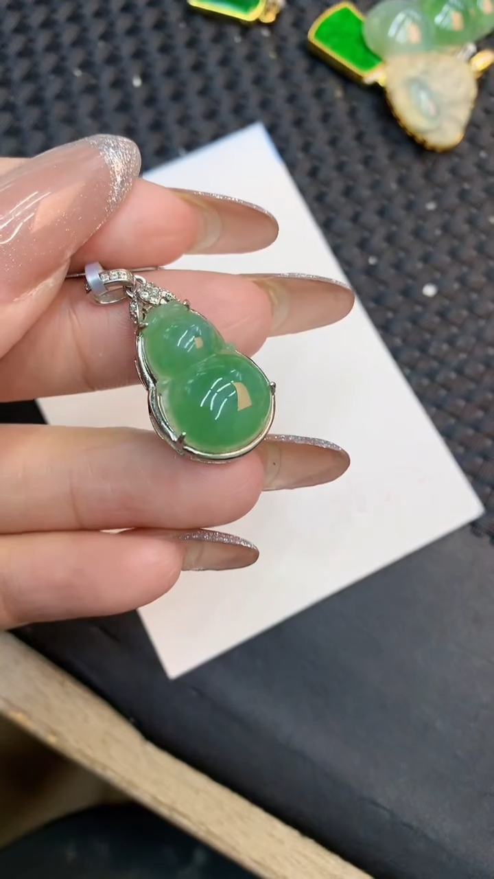 颈饰未镶嵌翡翠1