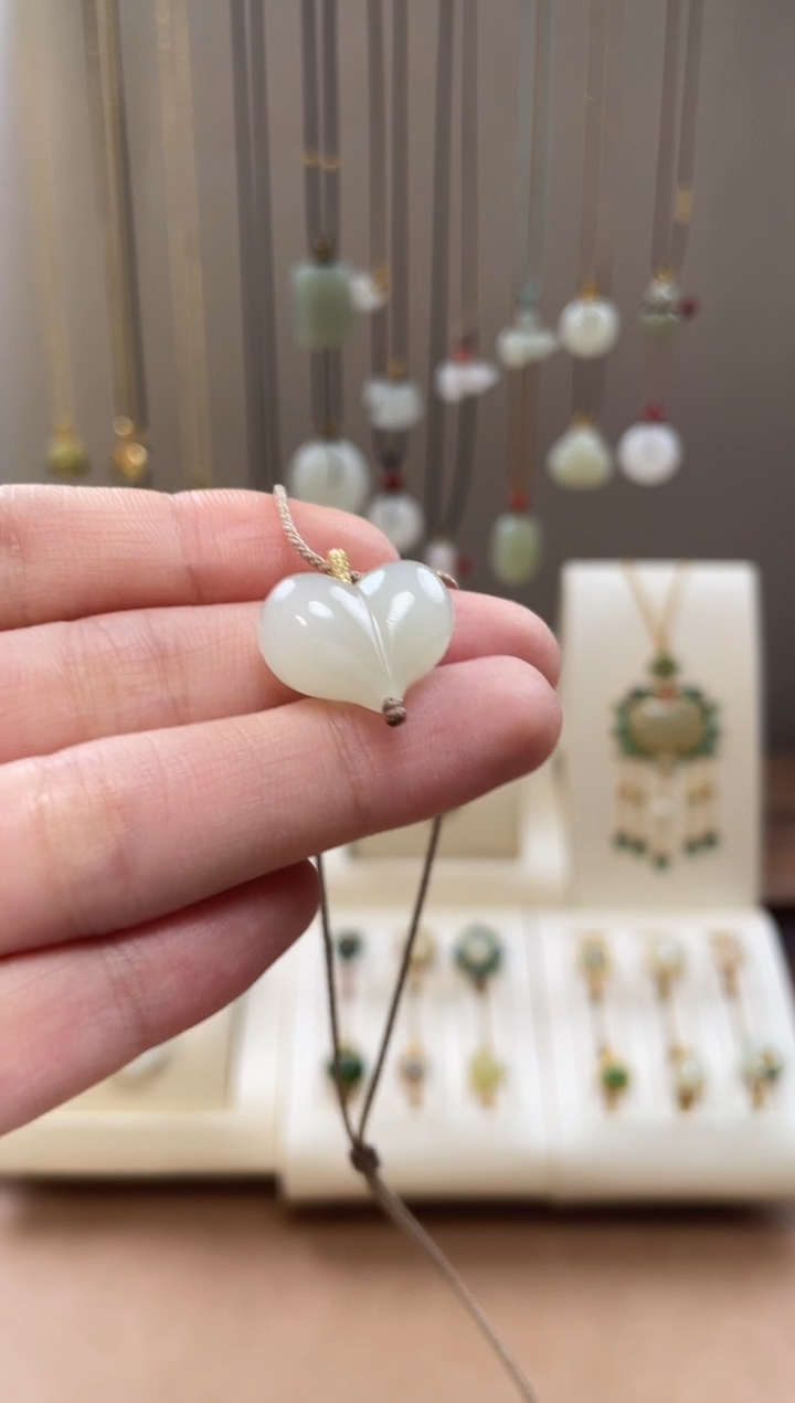 颈饰未镶嵌和田玉和田玉吊坠