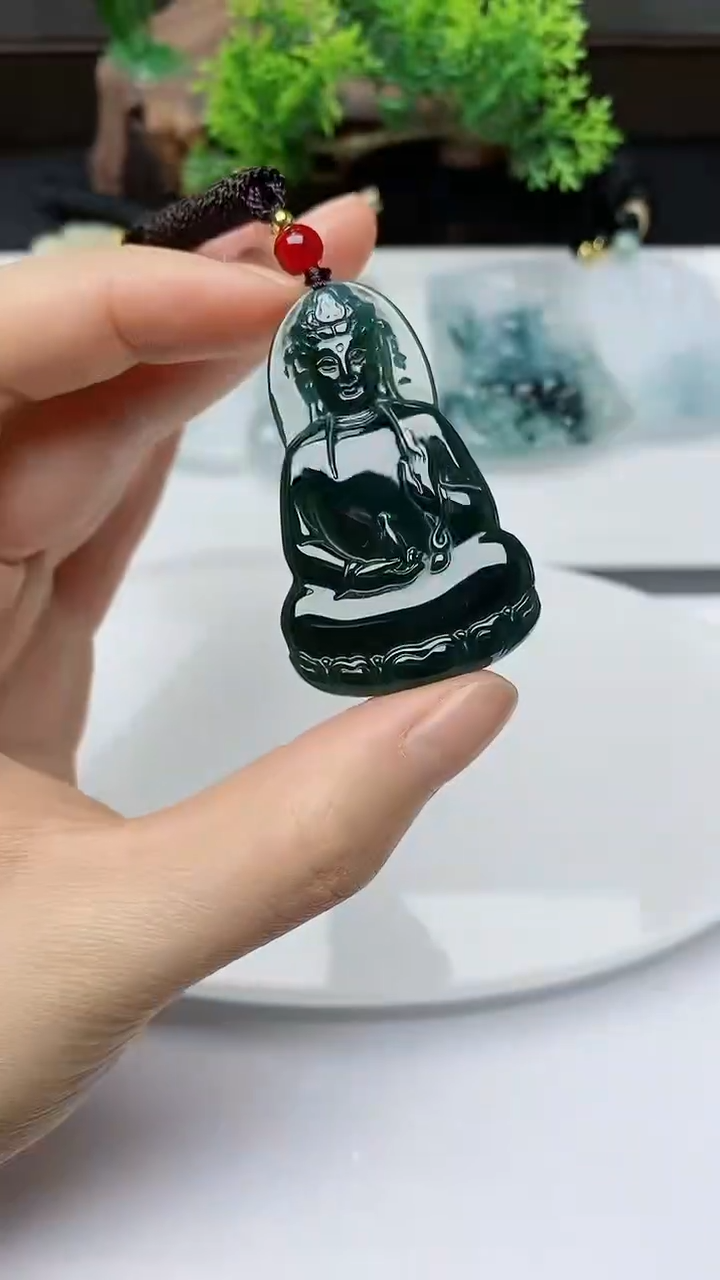 【闪购商品】翡翠颈饰未镶嵌        