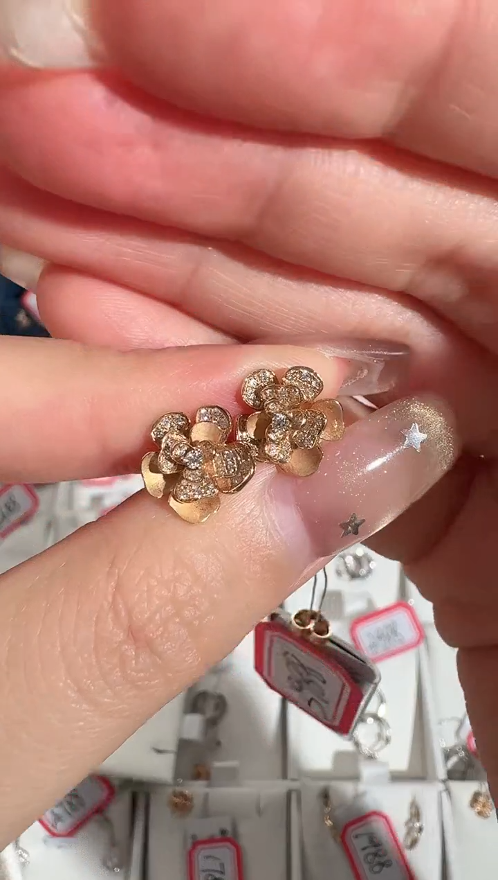 18K金镶嵌耳饰钻石3.32g