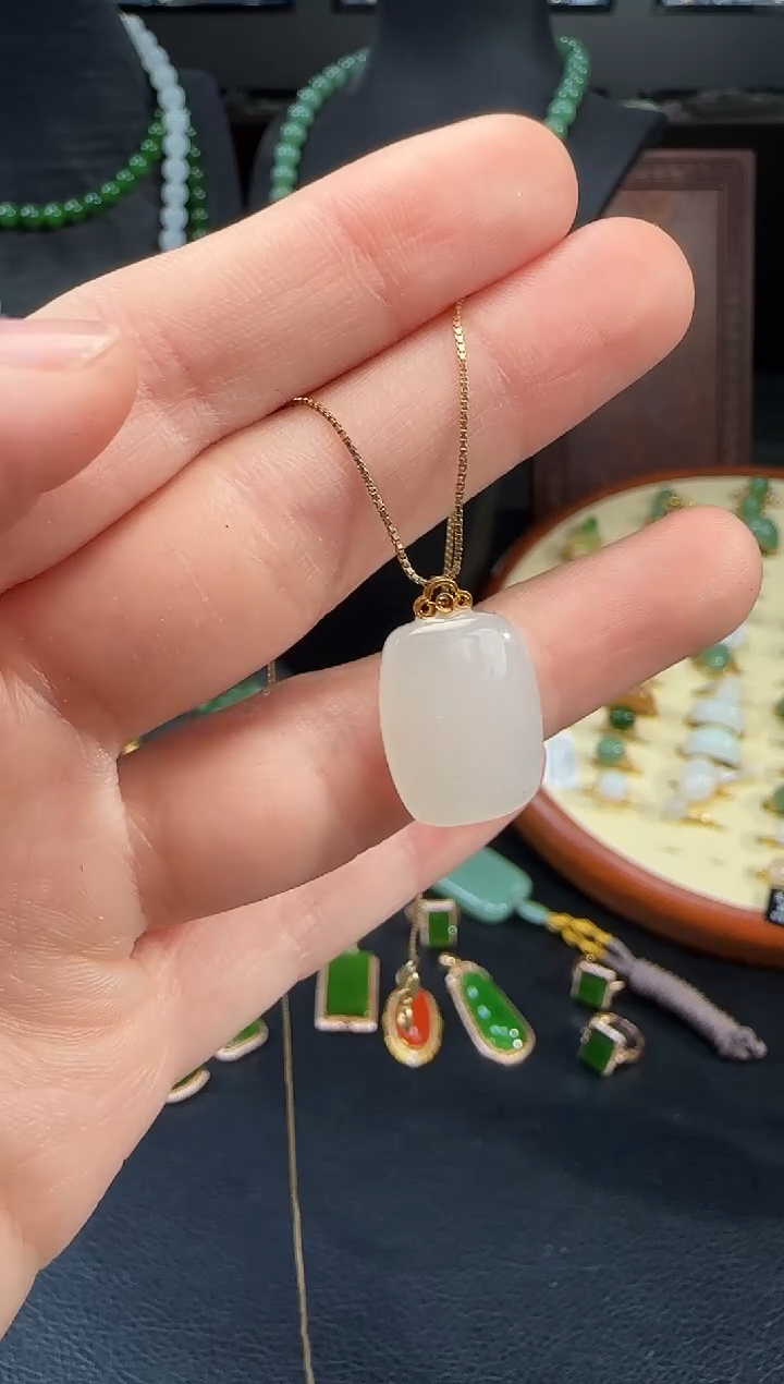 和田玉18K金镶嵌吊坠(不含链)1