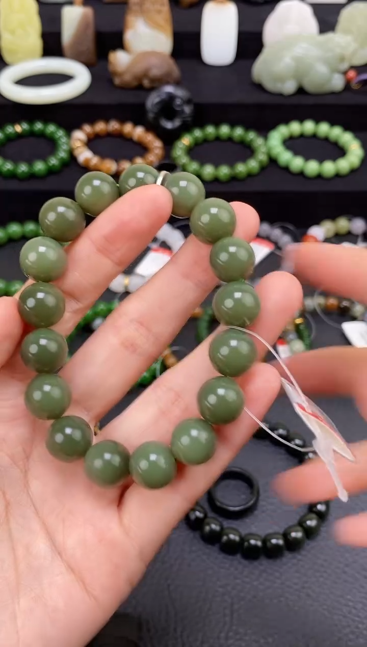 未镶嵌和田玉挂件12mm沙枣青圆珠手串