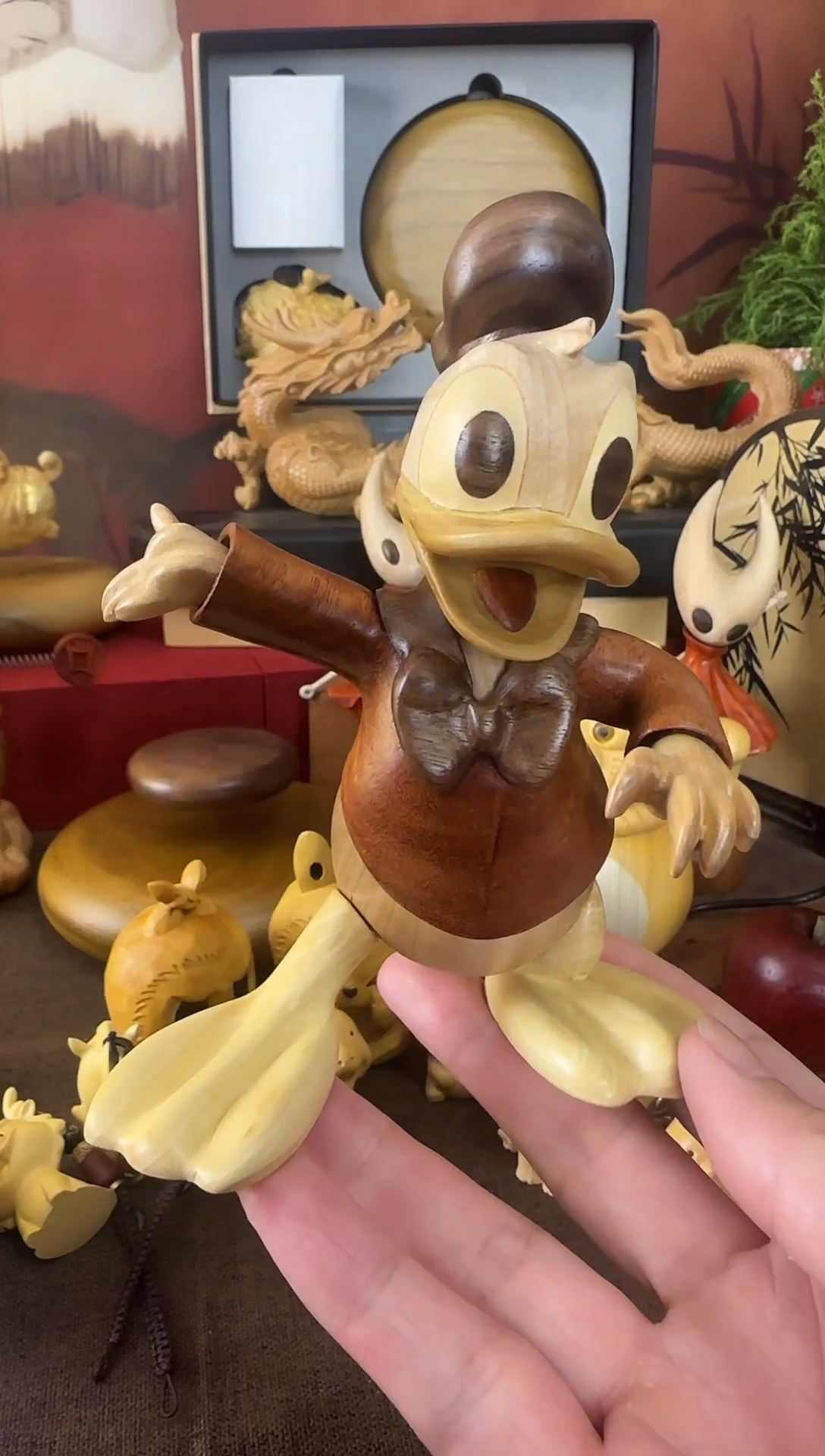 木卡通木雕手摆件