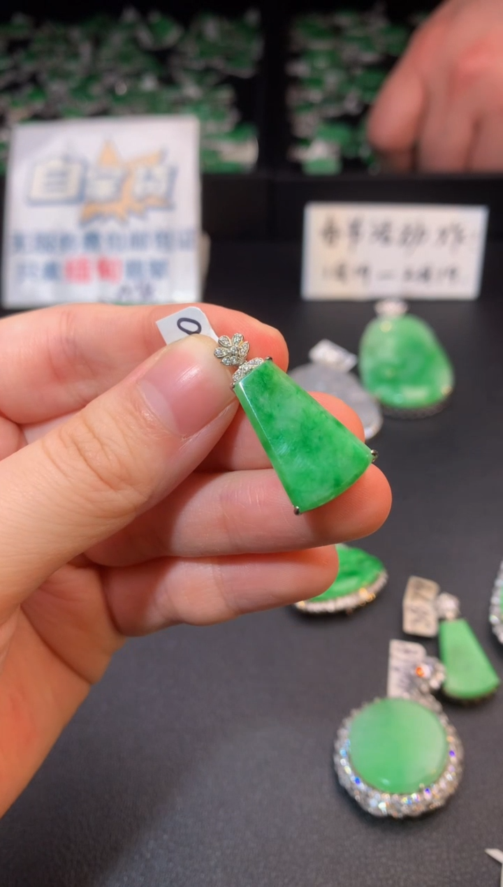 【闪购商品】翡翠颈饰银S925镶嵌翡翠1