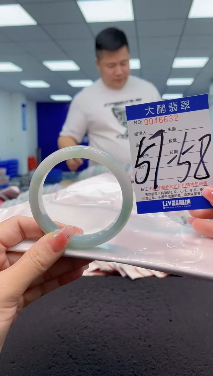 【闪购商品】翡翠手镯未镶嵌AAAAAAAAAA