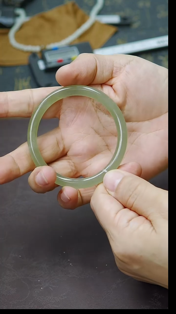 未镶嵌手镯和田玉56圈口  湖水晴水手镯