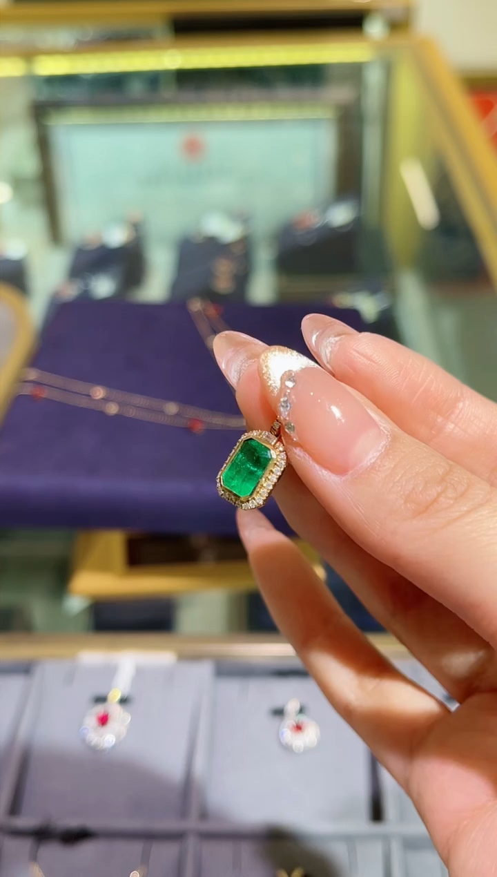 【闪购商品】祖母绿吊坠(不含链)18K金镶嵌1.14ct潘杰希尔吊坠