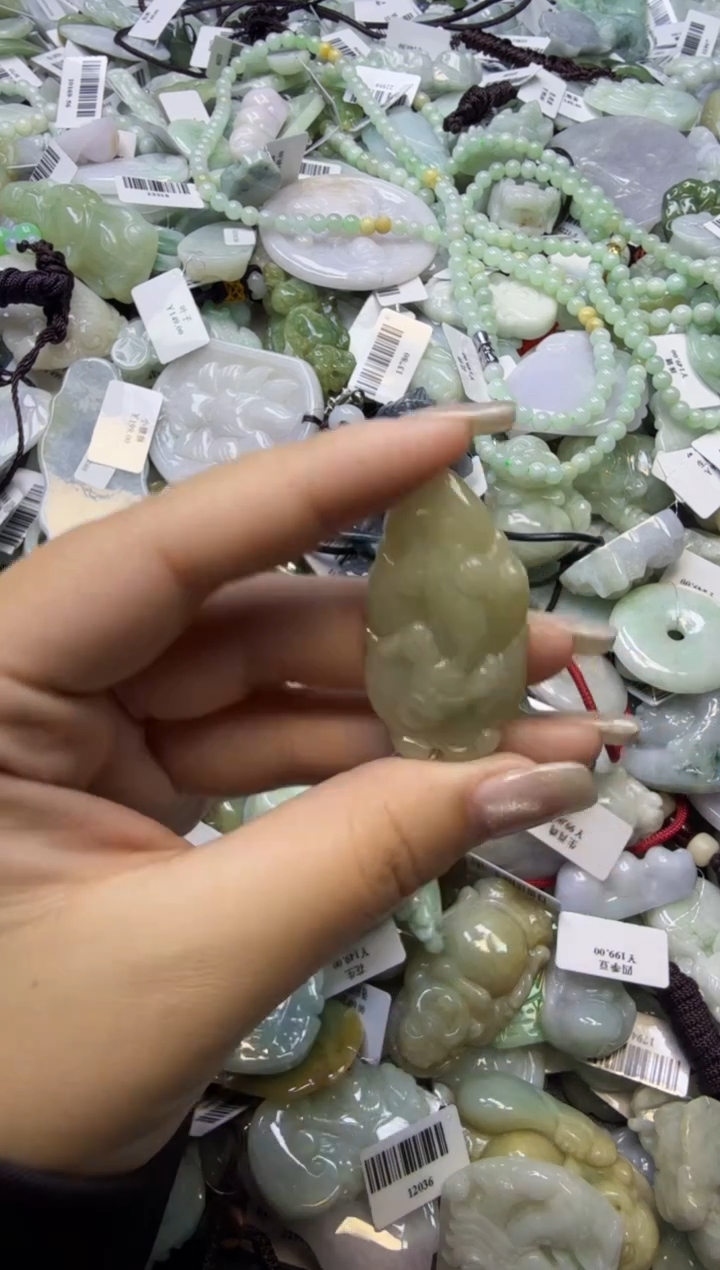 【闪购商品】翡翠颈饰未镶嵌00000135