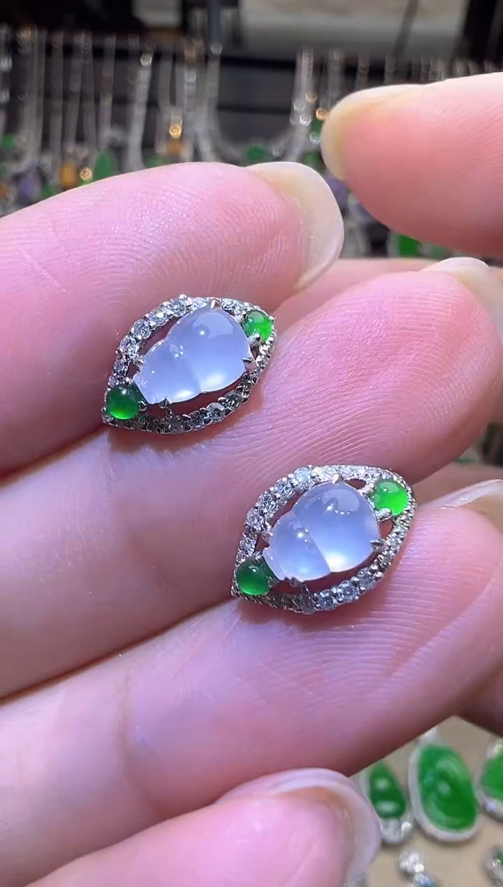 18K金镶嵌翡翠耳饰葫芦