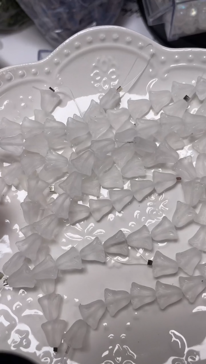 X010 白色磨砂百合 10颗