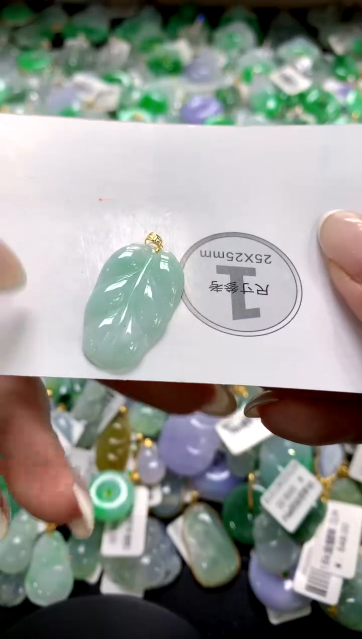 翡翠18K金镶嵌颈饰1111111111111111