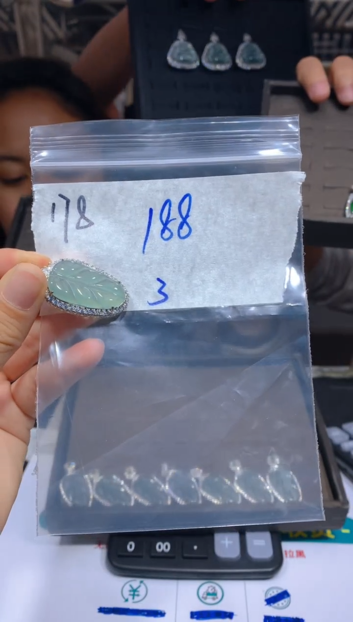 【闪购商品】定制翡翠未镶嵌178吊坠多样性拍一发一毛货定制抛光