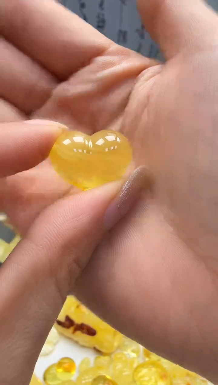 裸石琥珀未镶嵌如图