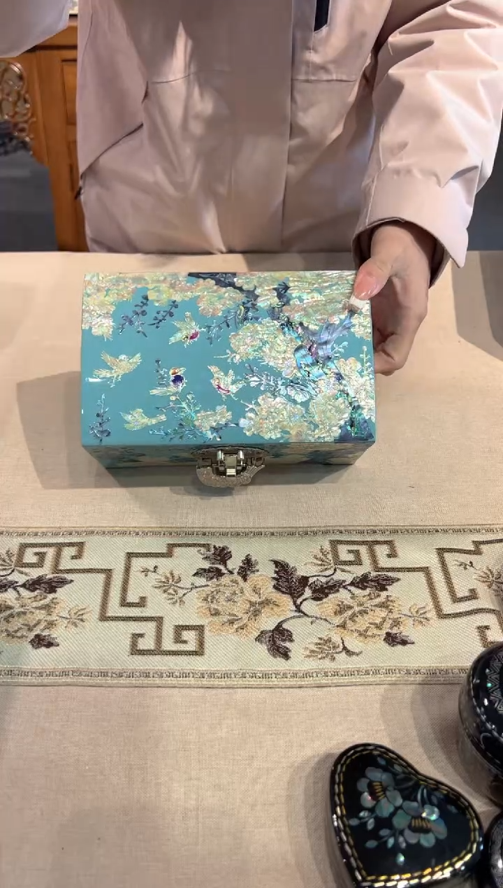 【闪购商品】鱼锁绒布底·弘贝雅螺钿漆器文化馆