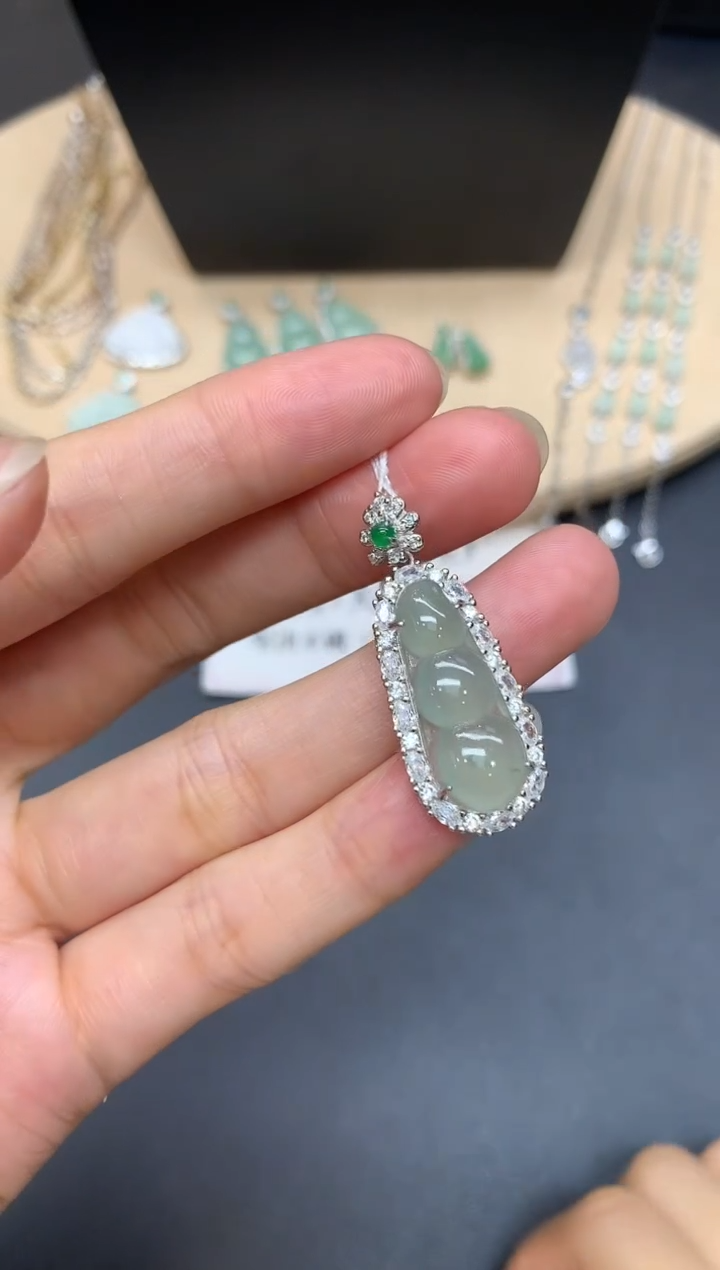 【闪购商品】翡翠吊坠(不含链)银S925镶嵌福豆【多样性发其一】