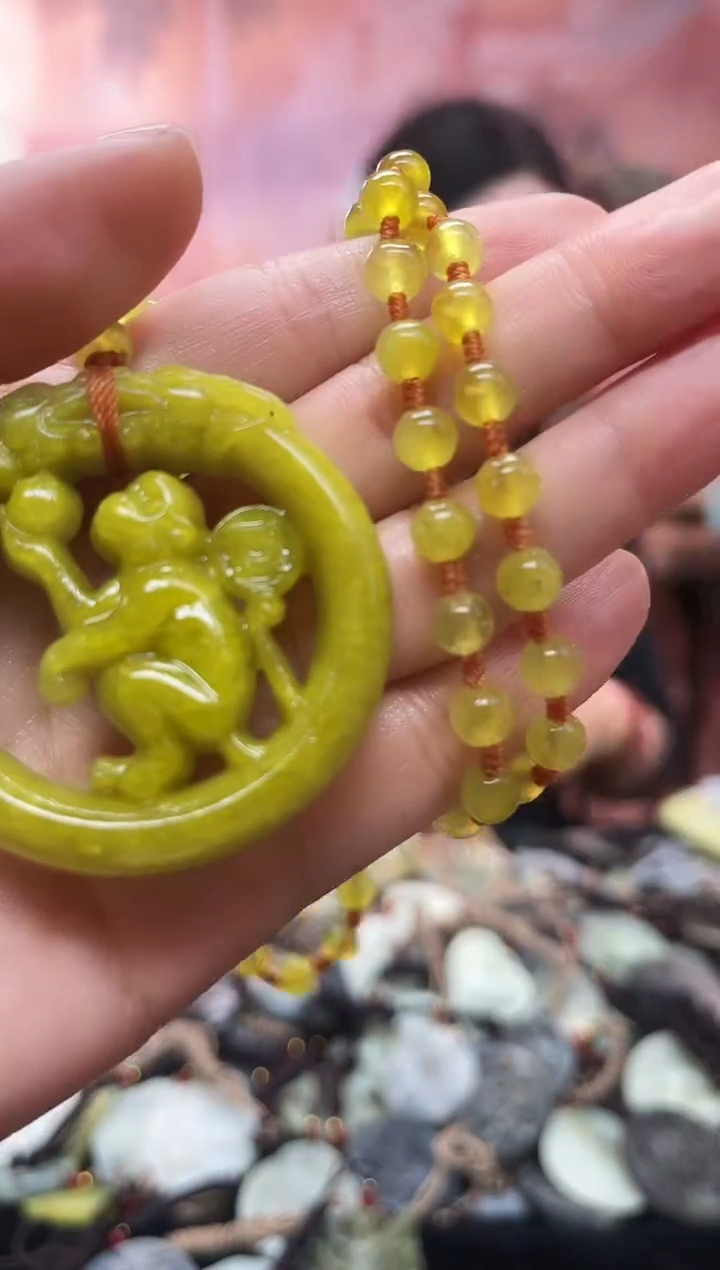 未镶嵌岫玉吊坠`