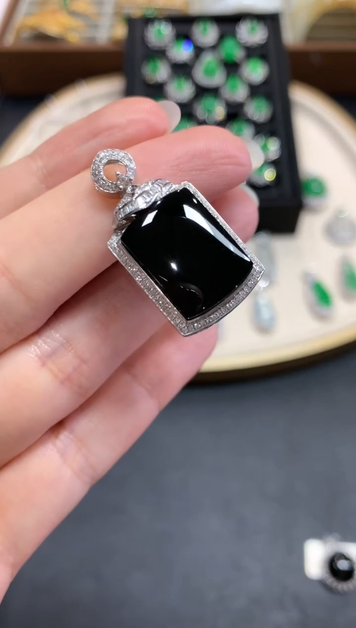 【闪购商品】翡翠吊坠(不含链)18K金镶嵌A96|15000