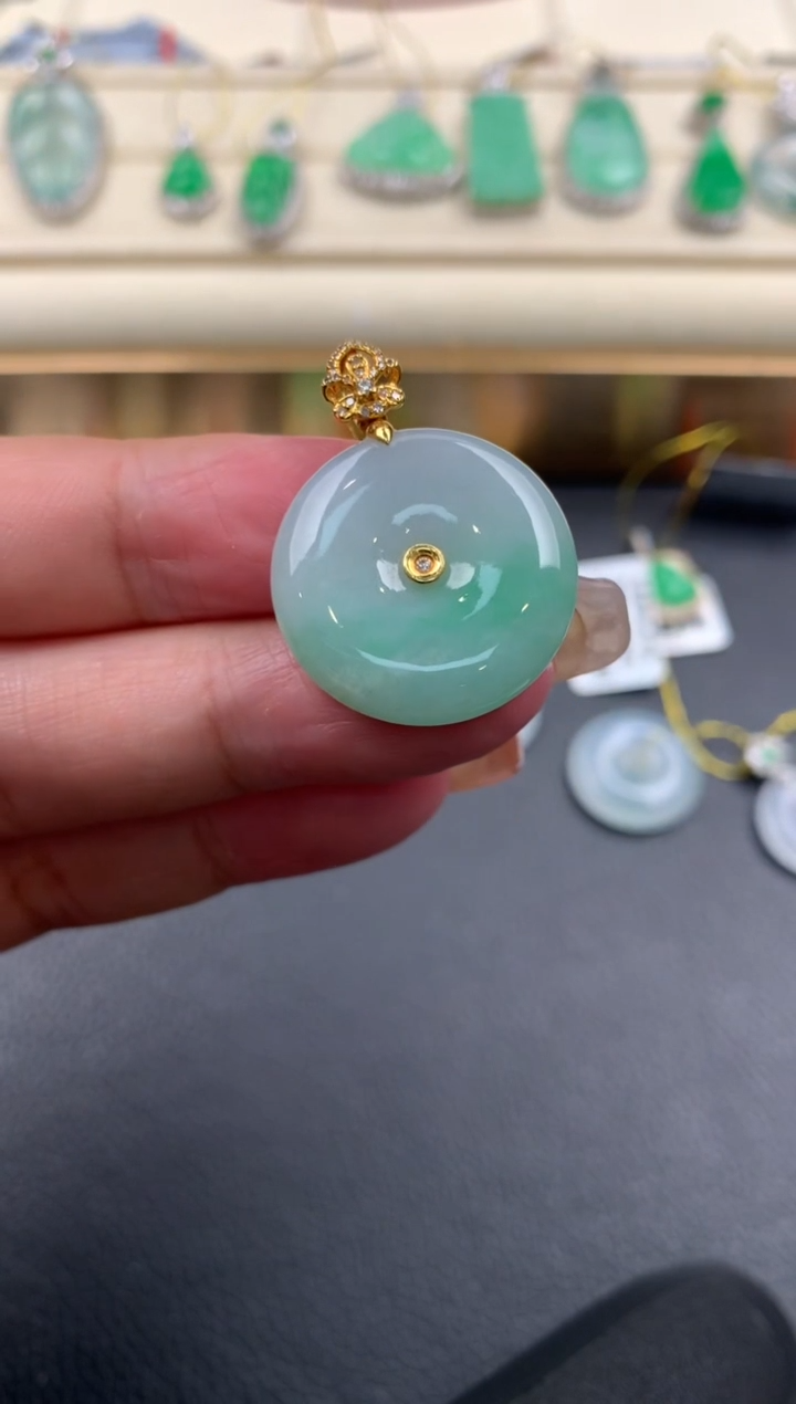 【闪购商品】翡翠颈饰18K金镶嵌Q168       