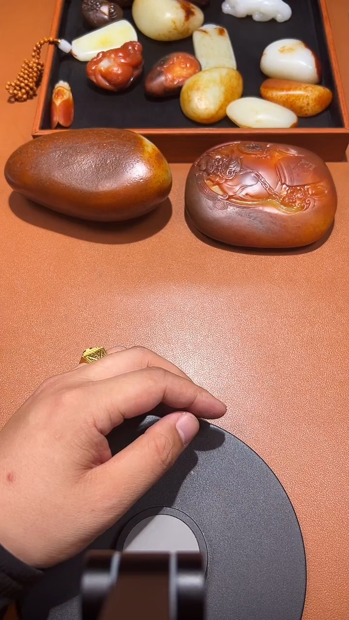 未镶嵌和田玉把件财***。和田玉