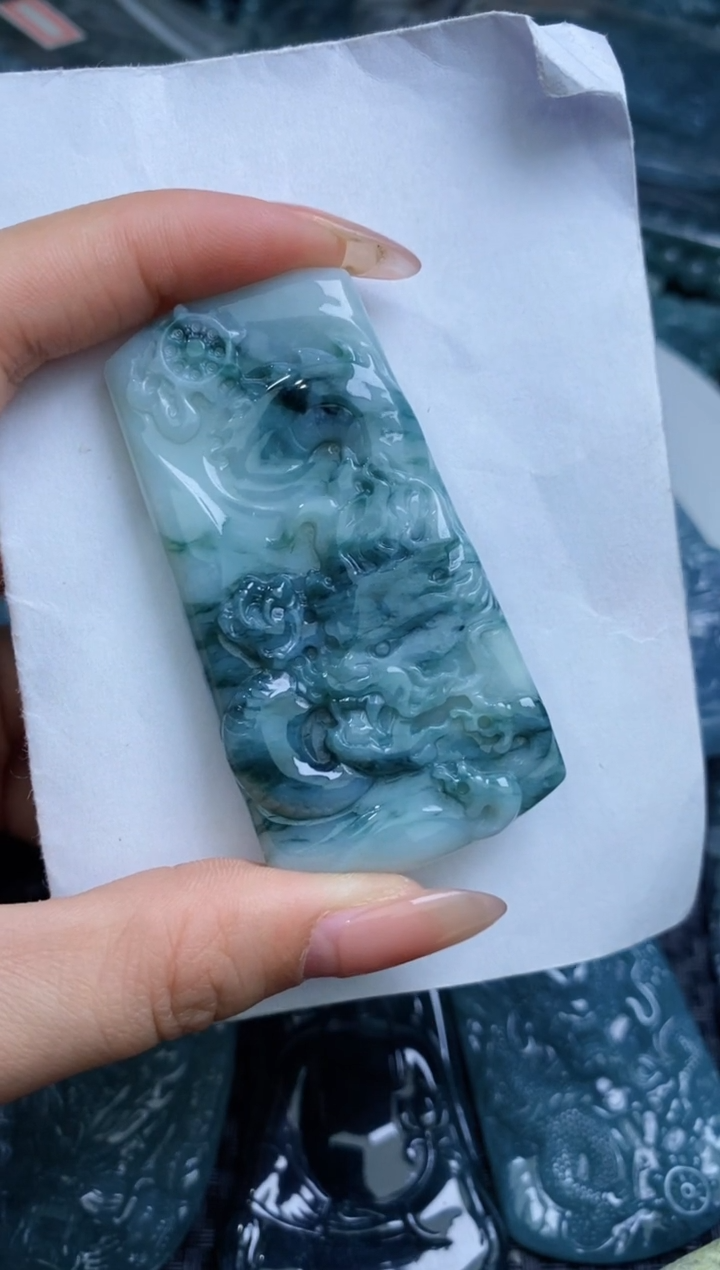 【闪购商品】翡翠颈饰未镶嵌           