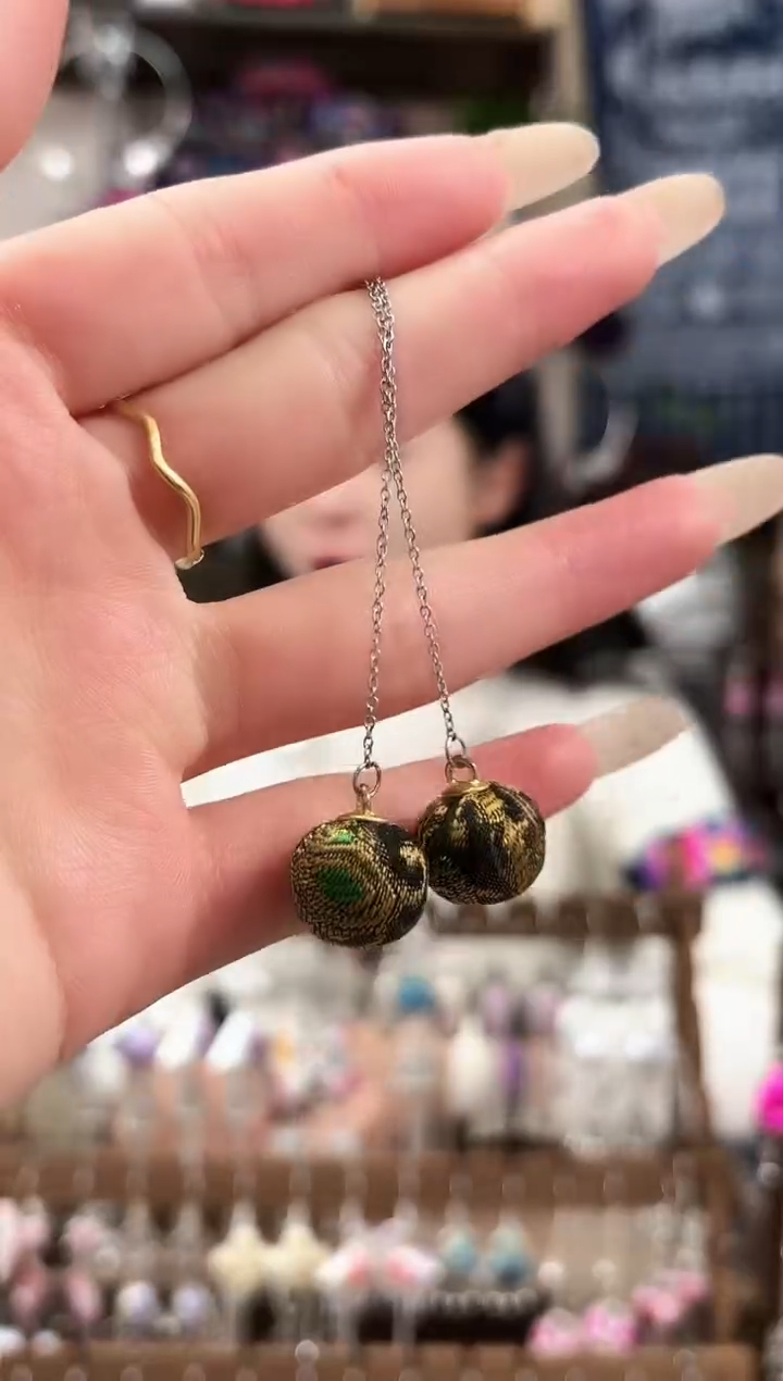 织绣民族风非遗老绣饰品409