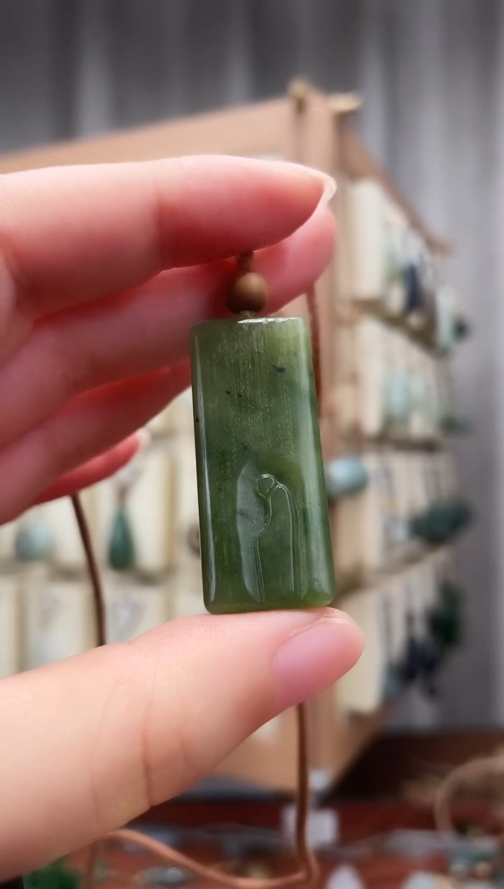 颈饰未镶嵌和田玉新疆黑羊洞秋香色悟道