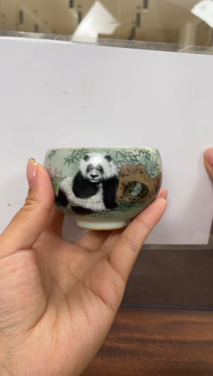 天青余秀华彩绘罗汉杯（熊猫）