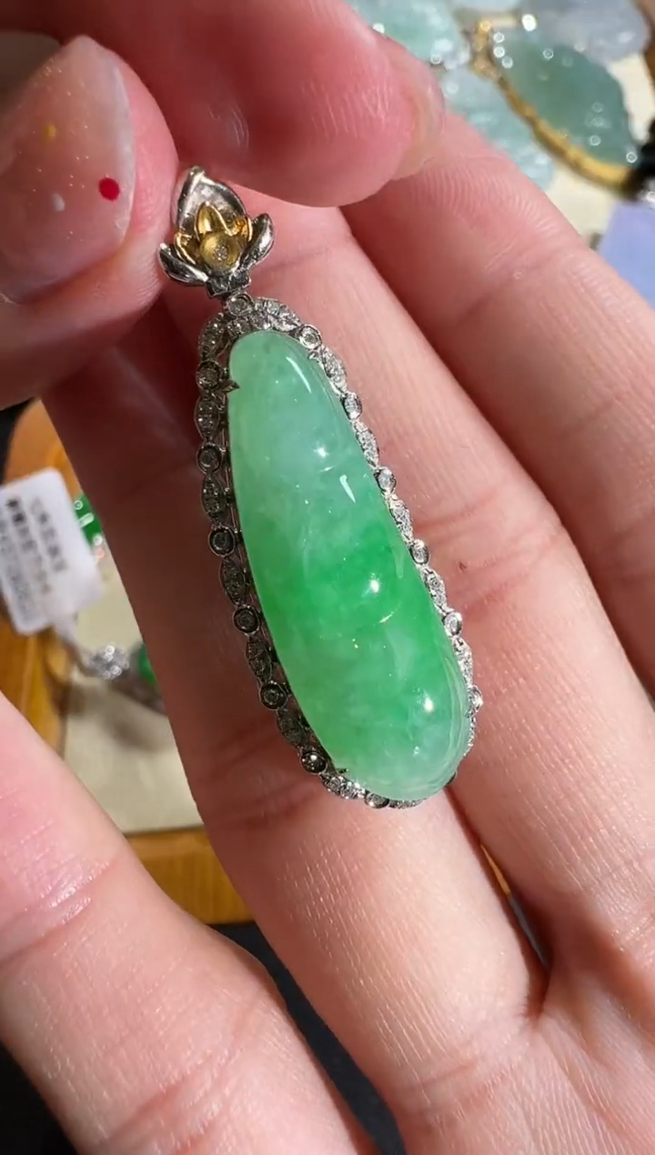 【闪购商品】翡翠吊坠(不含链)18K金镶嵌【源头工厂】钻石镶嵌