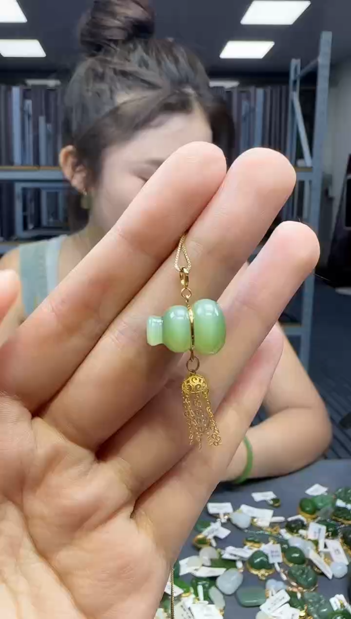 和田玉18K金镶嵌挂件 不含链