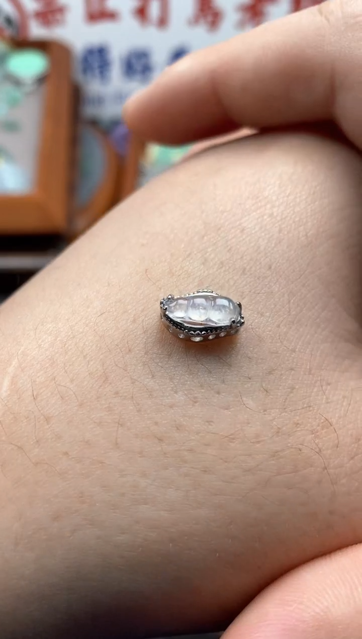 【闪购商品】翡翠颈饰未镶嵌哥哥