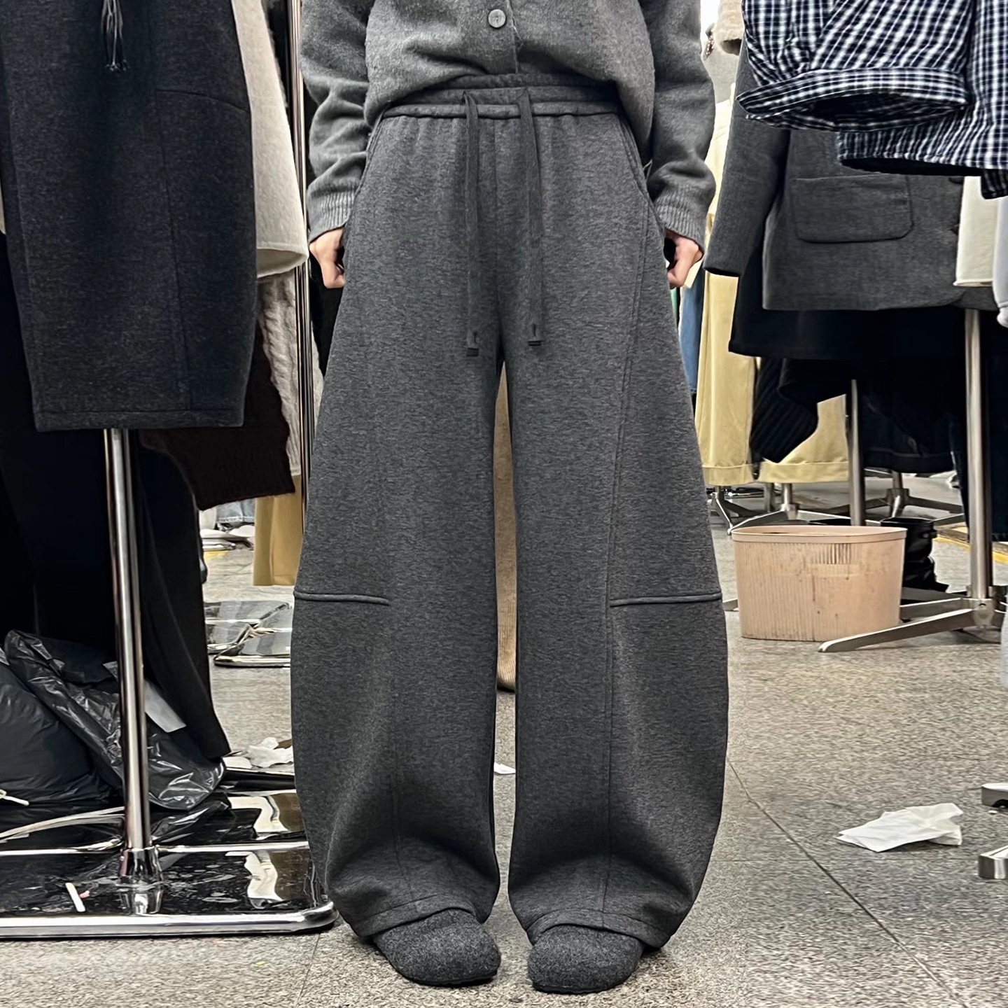 秋冬加绒加厚显瘦休闲裤高腰宽松百搭松紧腰阔腿裤女纯色潮流