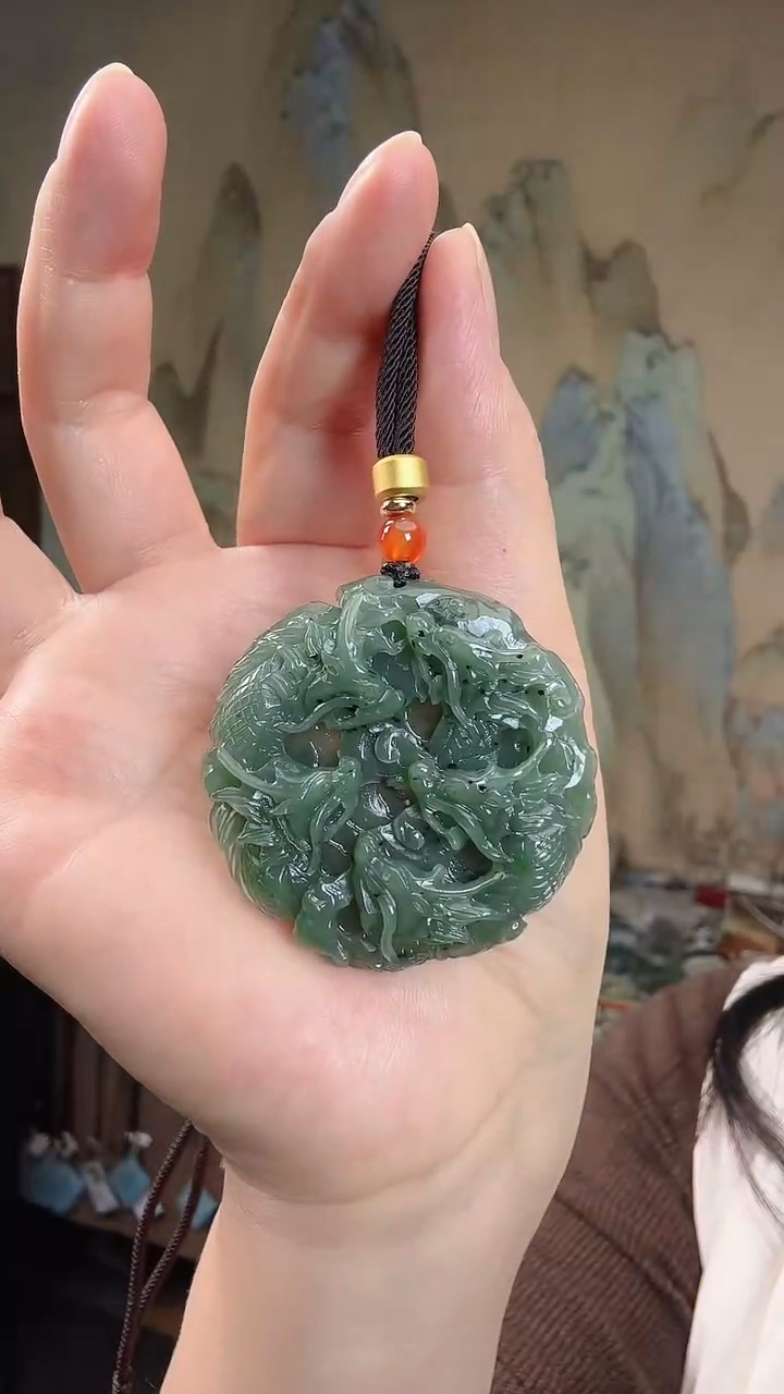 颈饰未镶嵌和田玉.