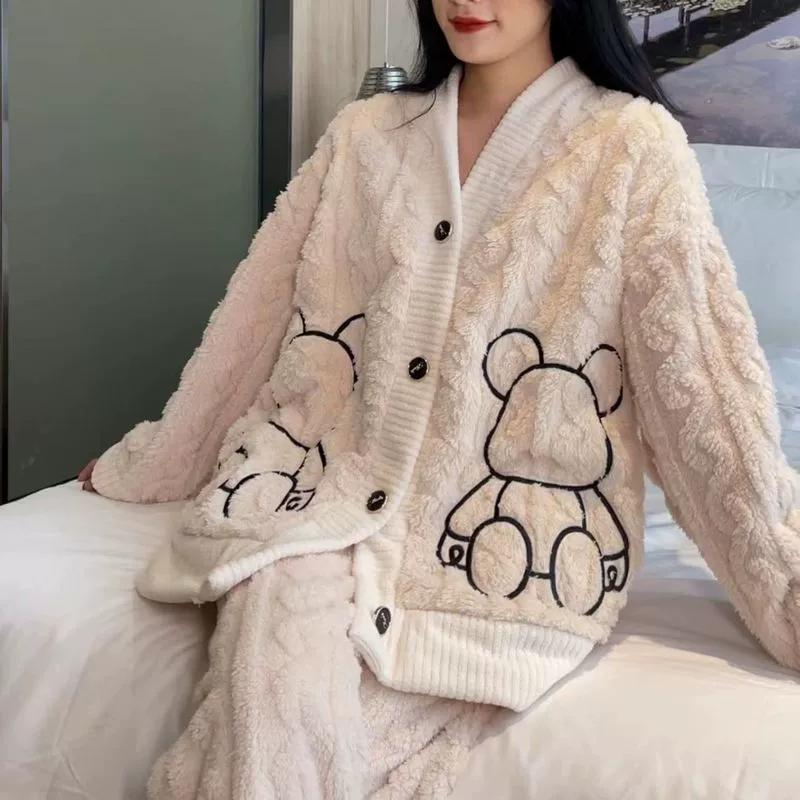 2025新年款女款冬季加厚加绒法兰绒睡衣卡通小熊家居服套装可外穿