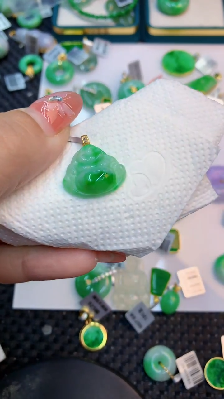 颈饰18K金镶嵌翡翠1