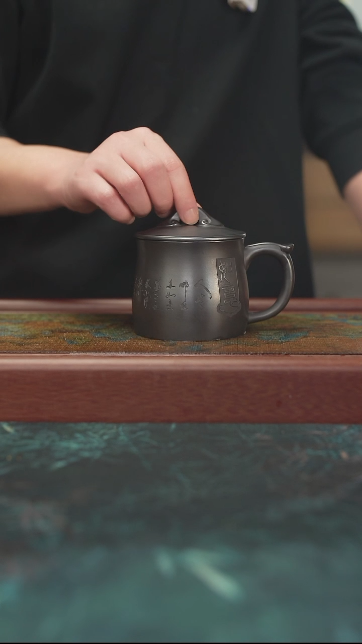 11.22 玄铁石黄  如意盖杯