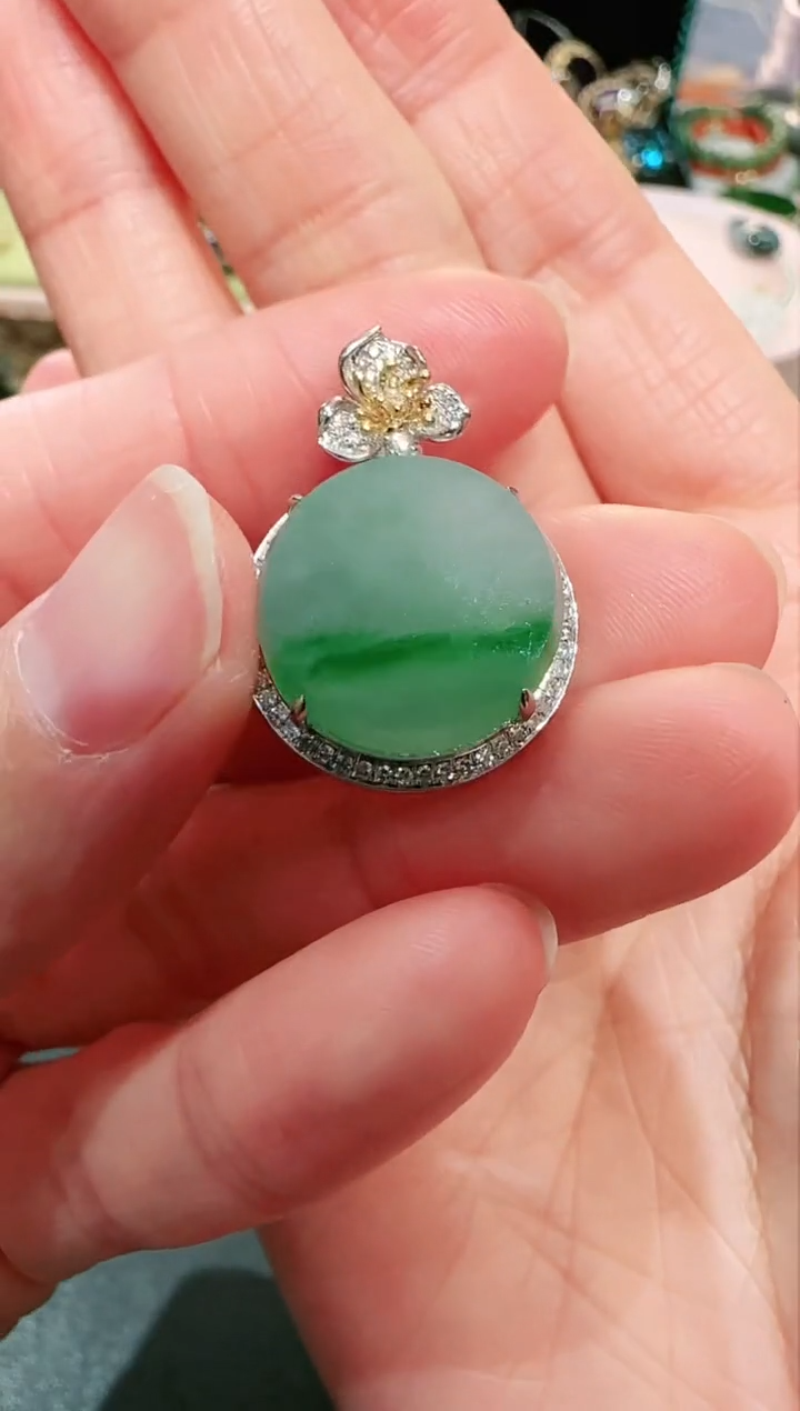 【闪购商品】翡翠颈饰18K金镶嵌吊坠