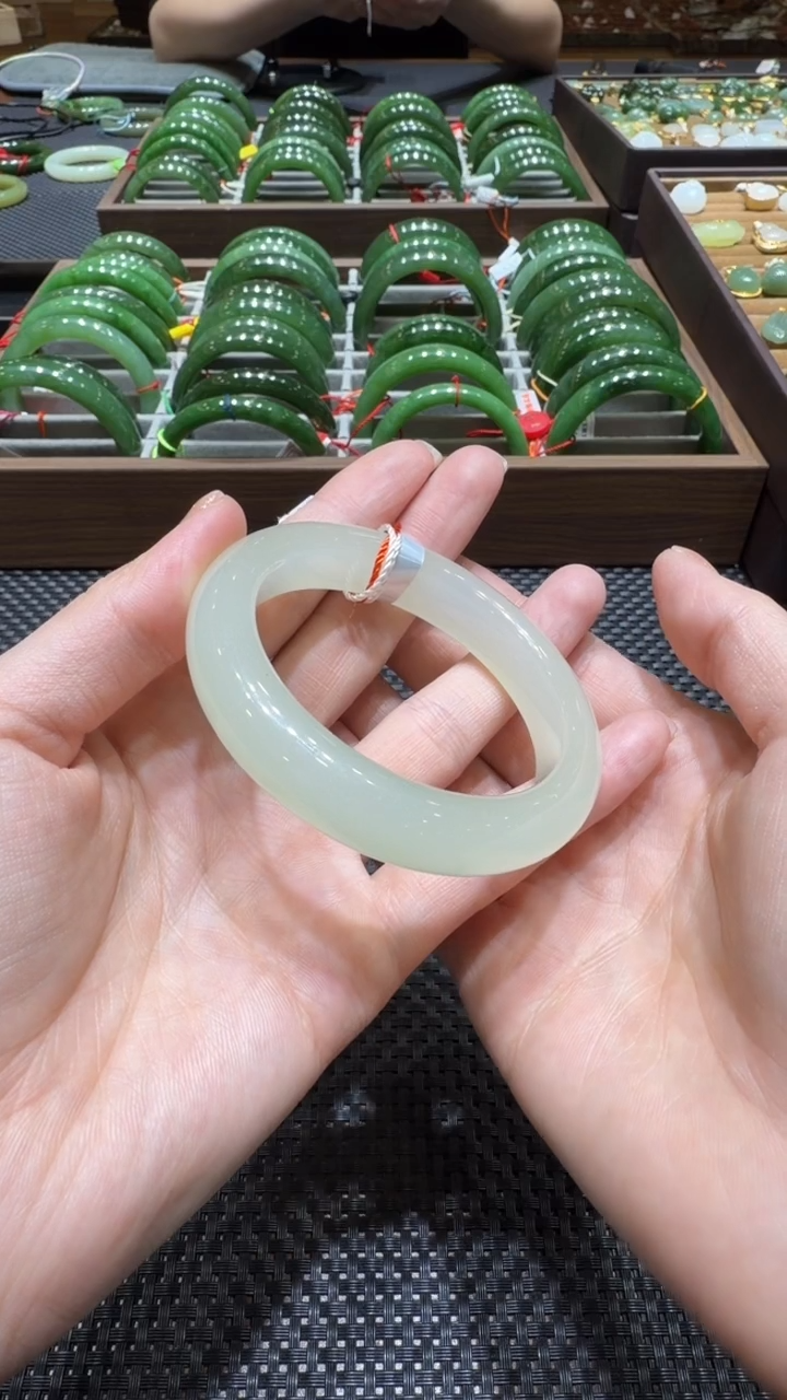 颈饰未镶嵌和田玉手镯53