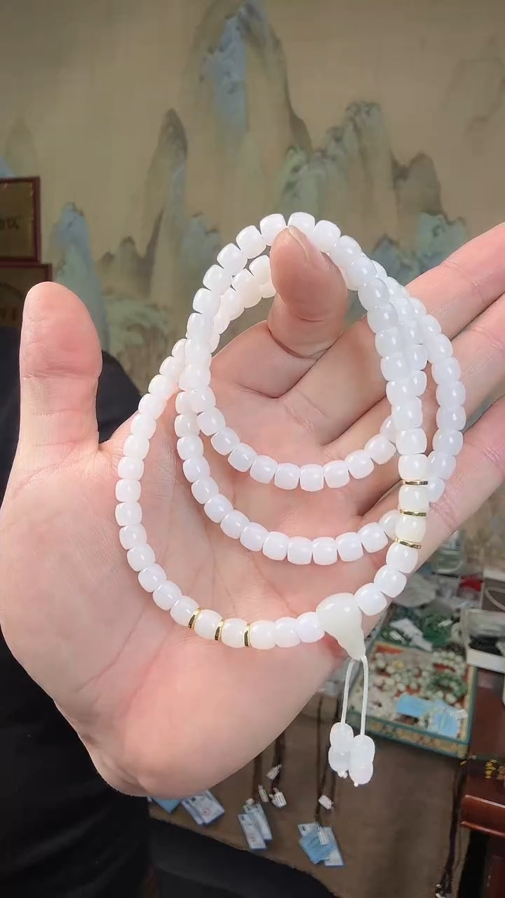 颈饰未镶嵌和田玉.