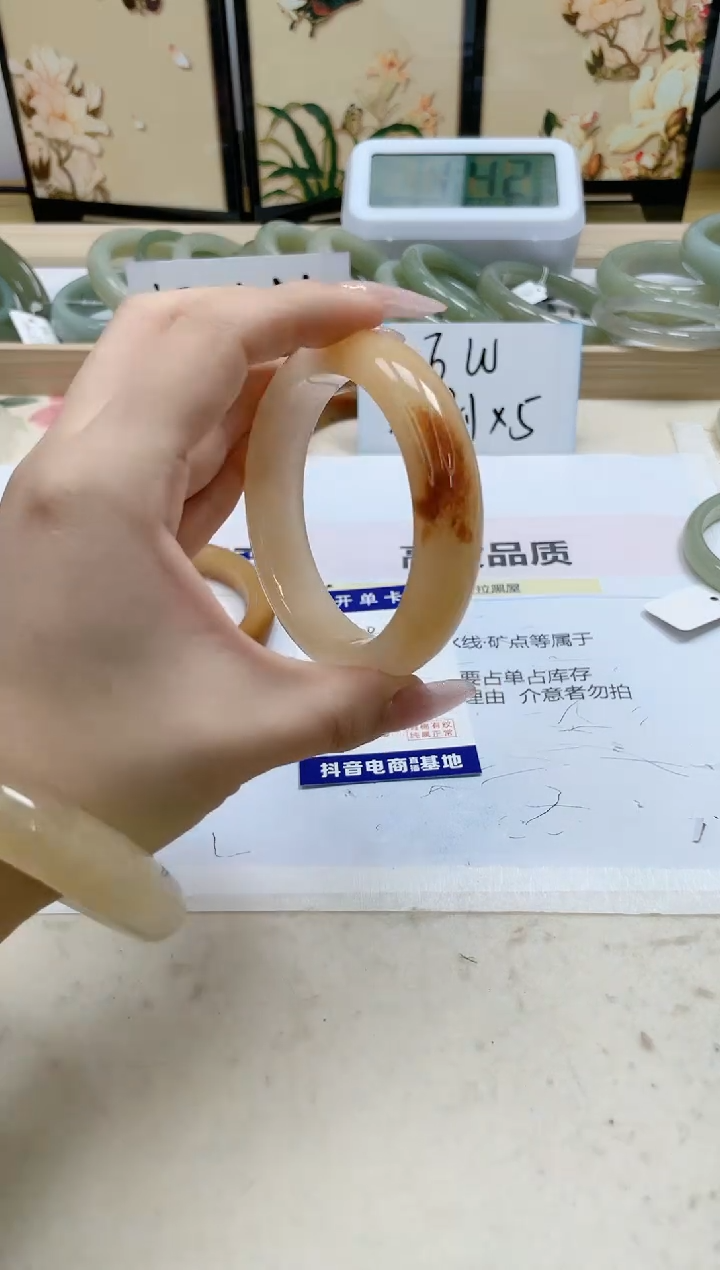 【闪购商品】石英质玉手镯未镶嵌200/59.1