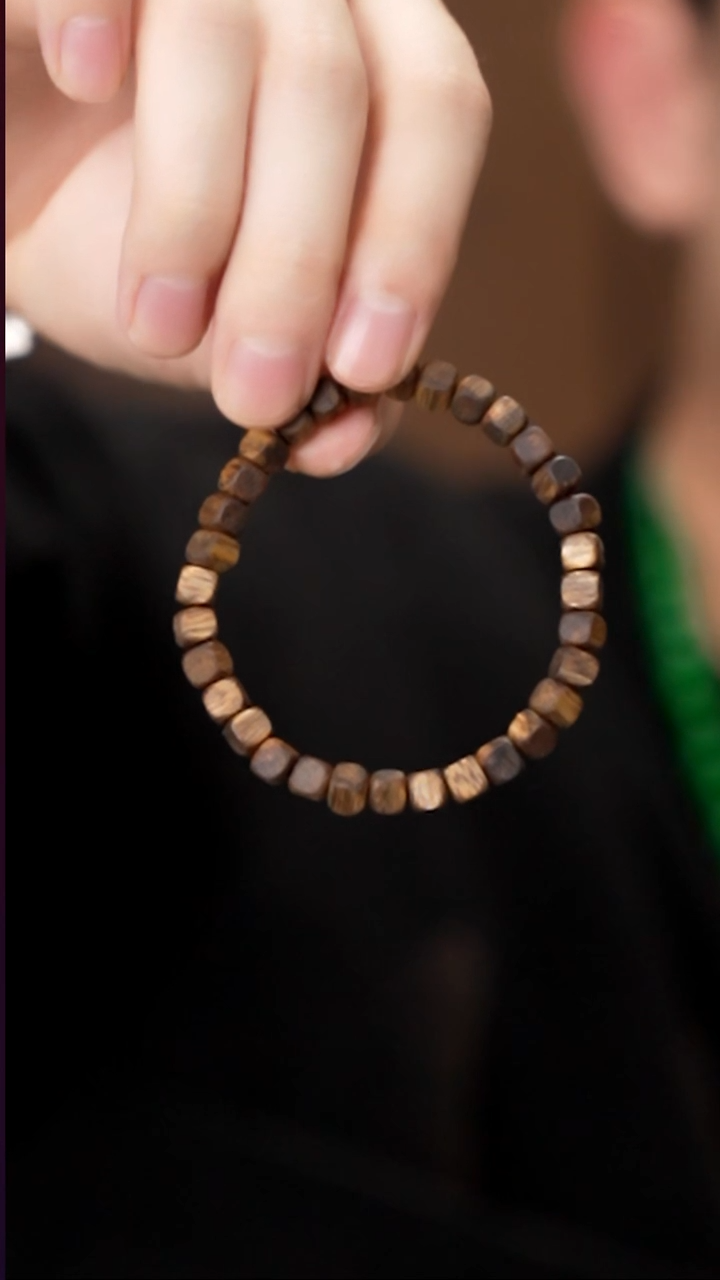 沉香手串绿奇楠 工厂抛货 不退不换 多样性发其1