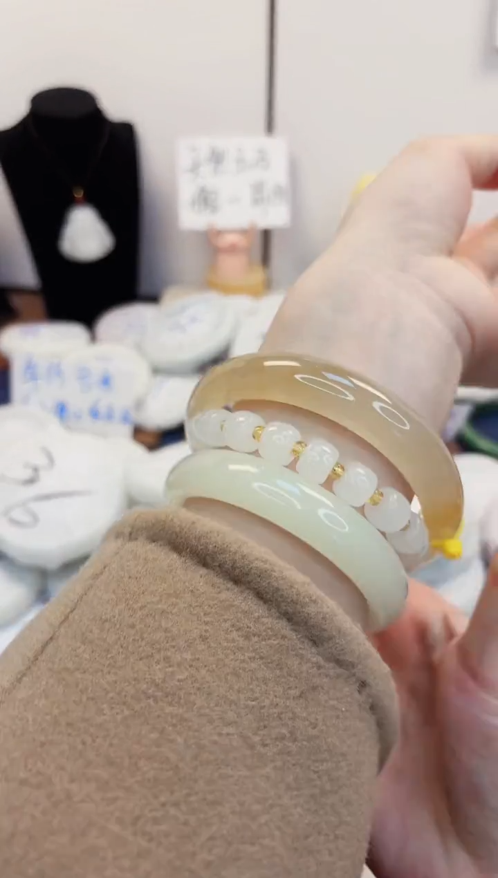 【闪购商品】石英质玉手镯未镶嵌408