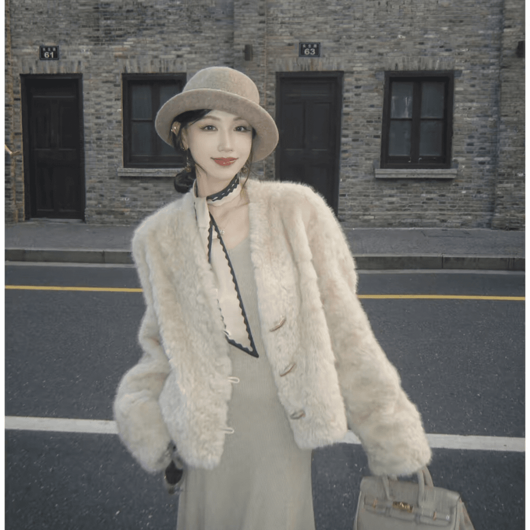 2025秋冬新款短款牛角扣V领毛毛外套时尚百搭气质仿花狐毛外套