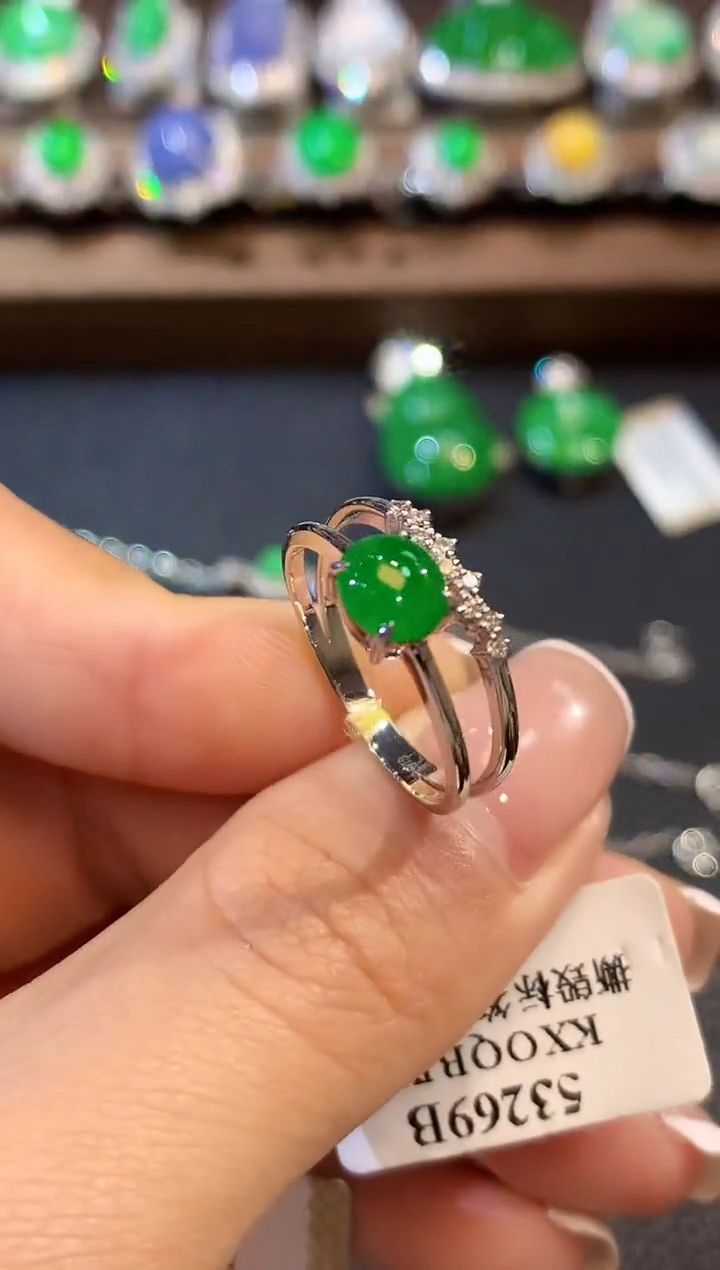 18K金镶嵌戒指翡翠A8