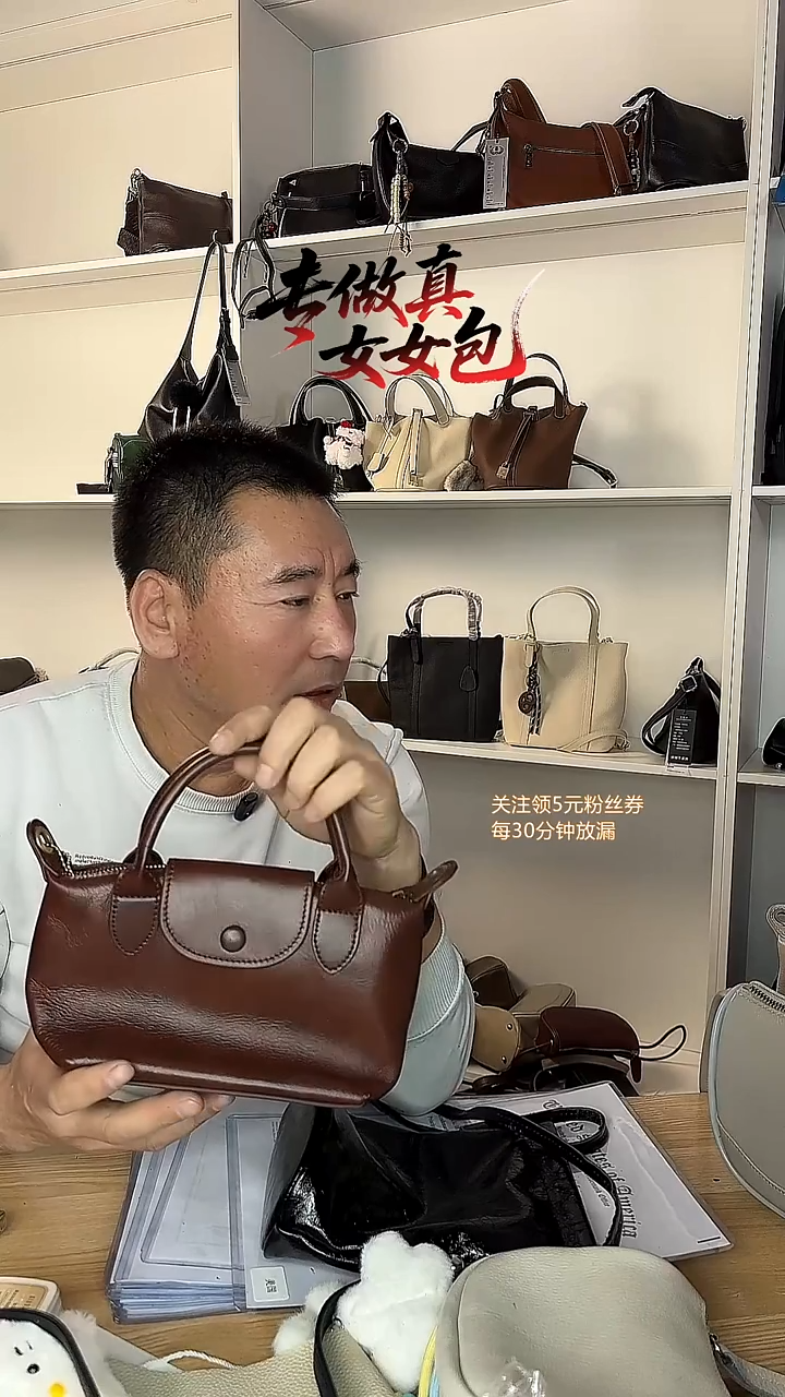 牛皮（革）红棕色牛皮微瑕包包