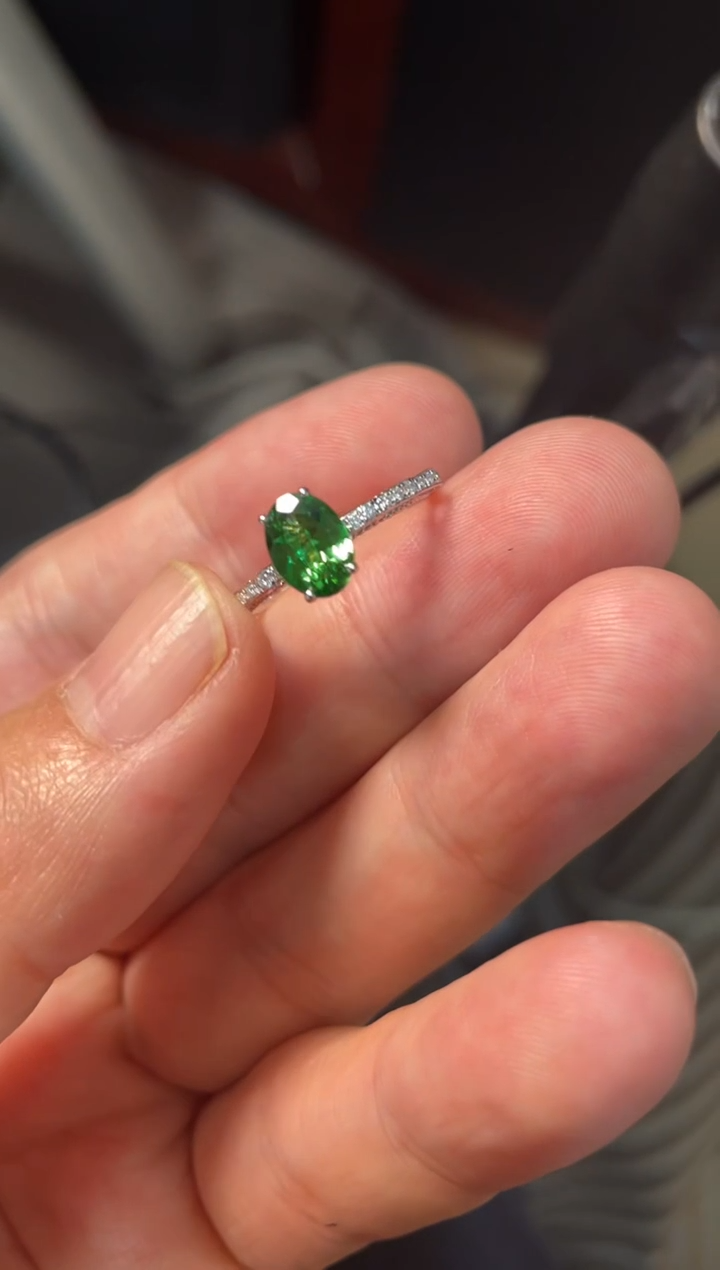 【闪购商品】石榴石（沙弗莱）戒指18K金镶嵌1.16克拉钻石镶嵌