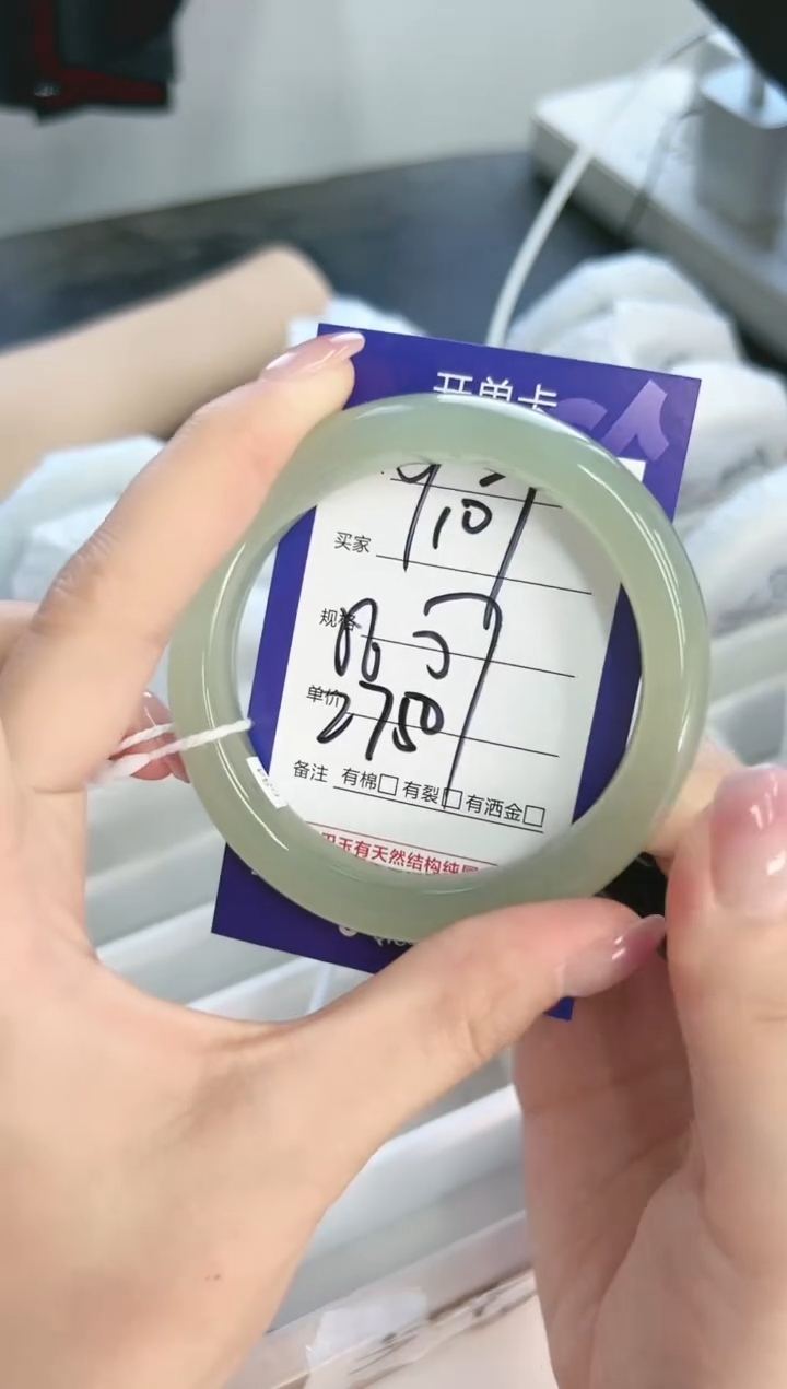 和田玉手镯未镶嵌微色差Y107