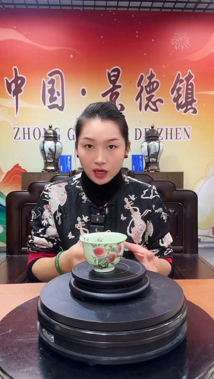 杯子瓷绿稀土寿桃内绘压手杯