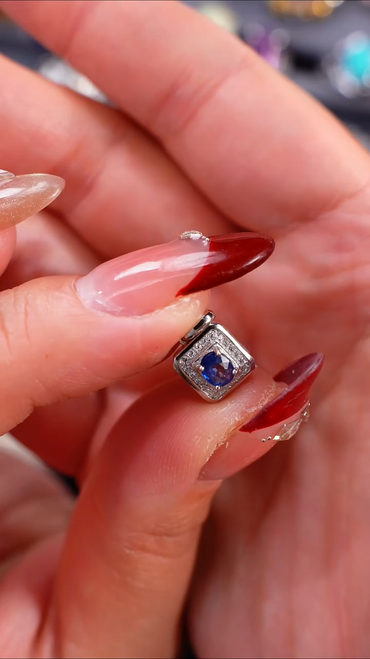 颈饰蓝宝石银S925镶嵌吊坠