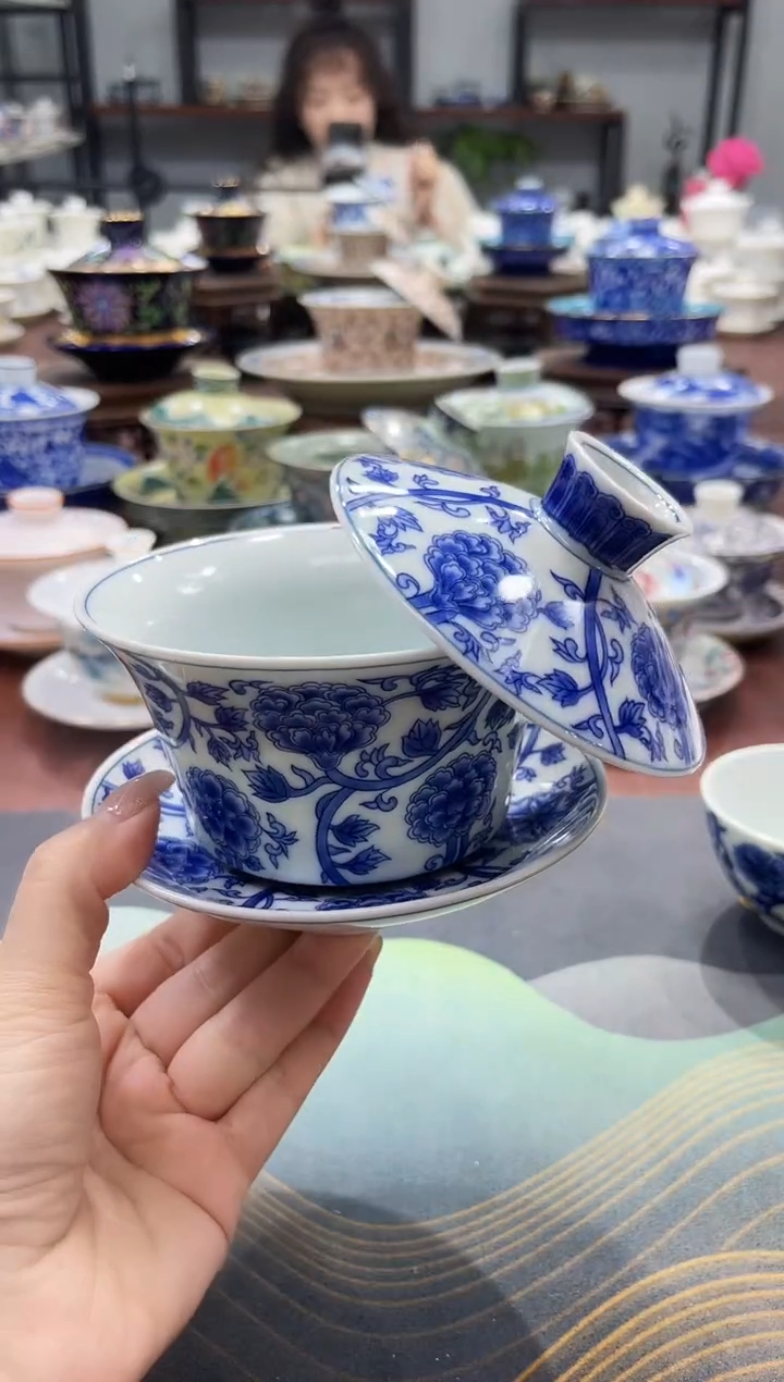 【闪购商品】320釉下仿古青花缠枝莲盖碗